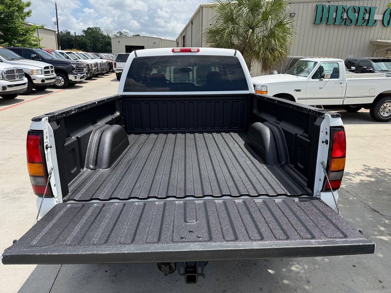 Used 2006 GMC Sierra 2500 SLE w/ Heavy-Duty Power Package AWD/4WD image 17