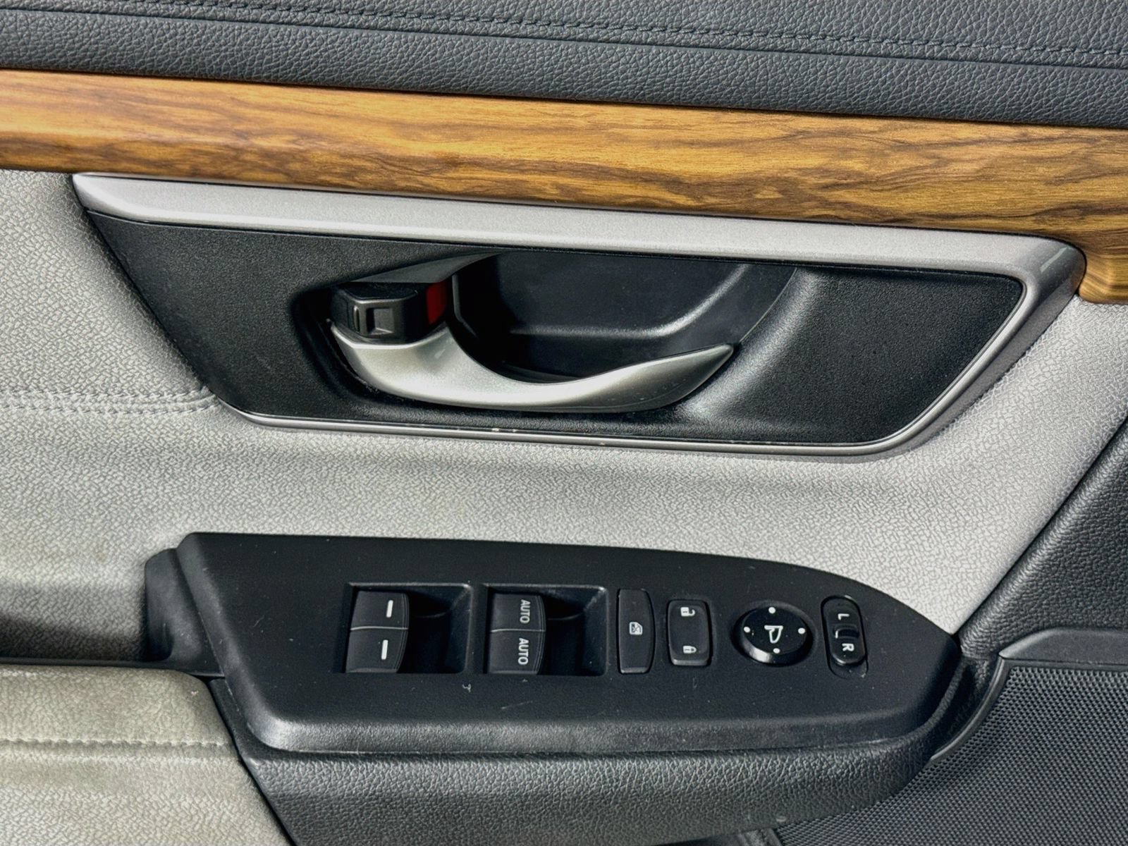 Used 2017 Honda CR-V EX image 11