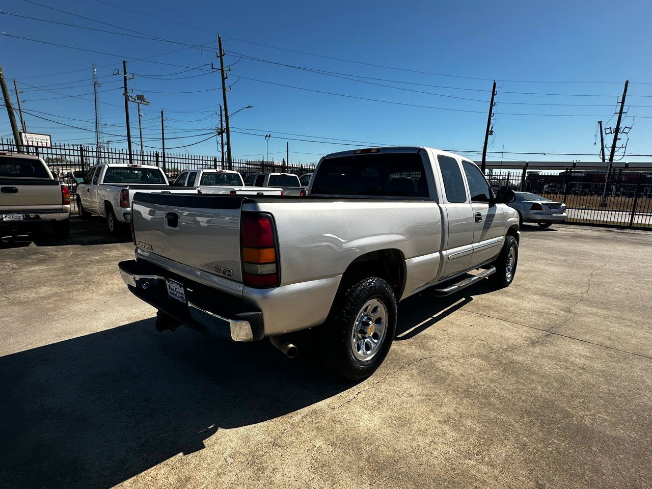 Used 2004 GMC Sierra 1500 SLE w/ Safe And Sound Package RWD image 5