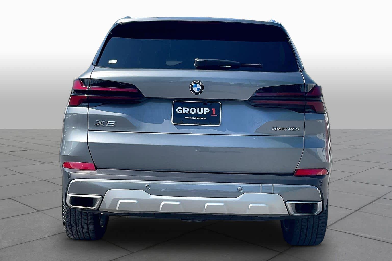 Used 2024 BMW X5 xDrive40i w/ Parking Assistance Package AWD/4WD image 4