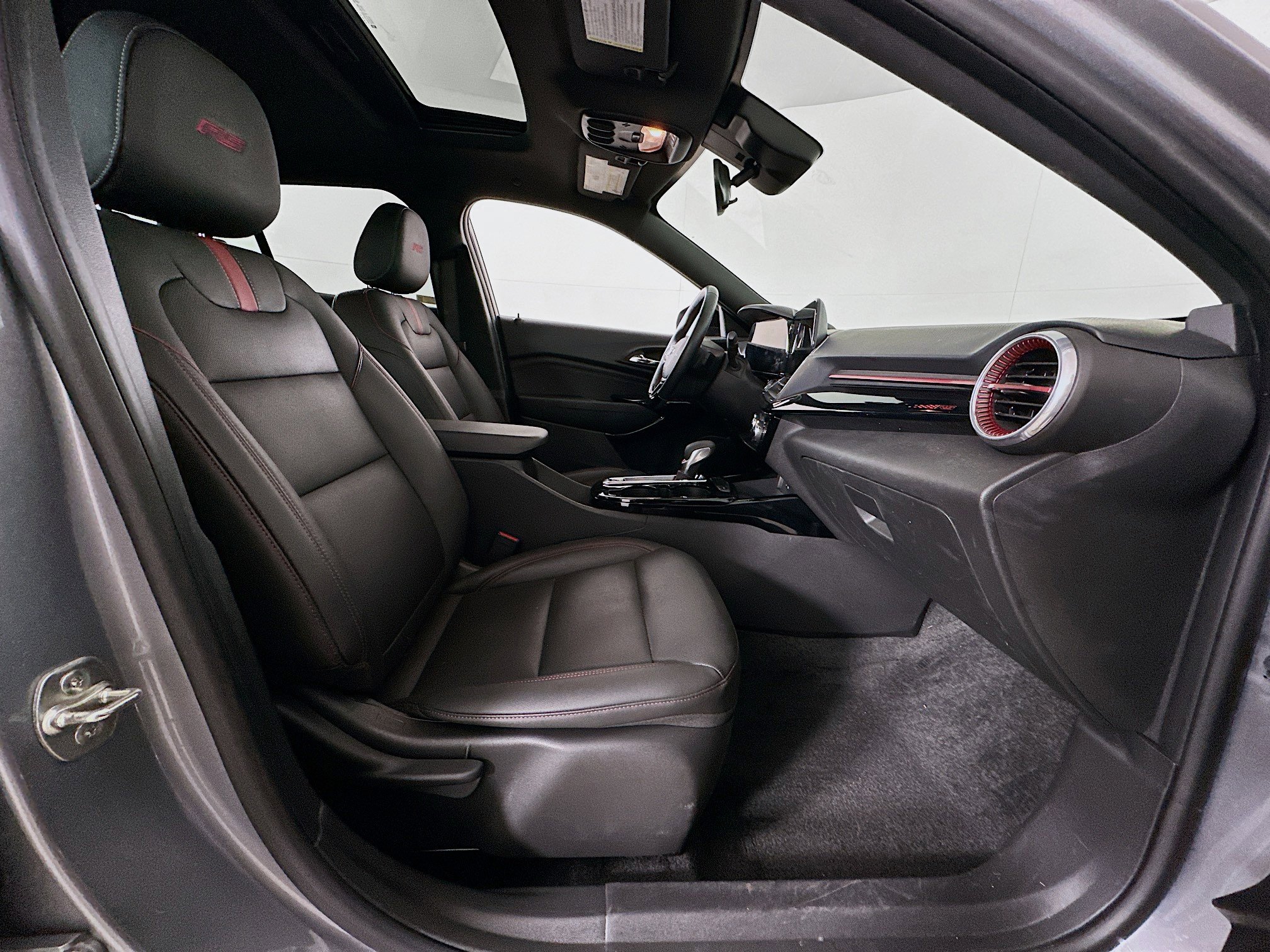 Used 2024 Chevrolet Trax RS w/ Sunroof Package image 30