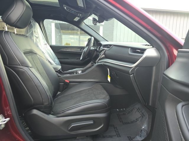 New 2025 Jeep Grand Cherokee Altitude image 29