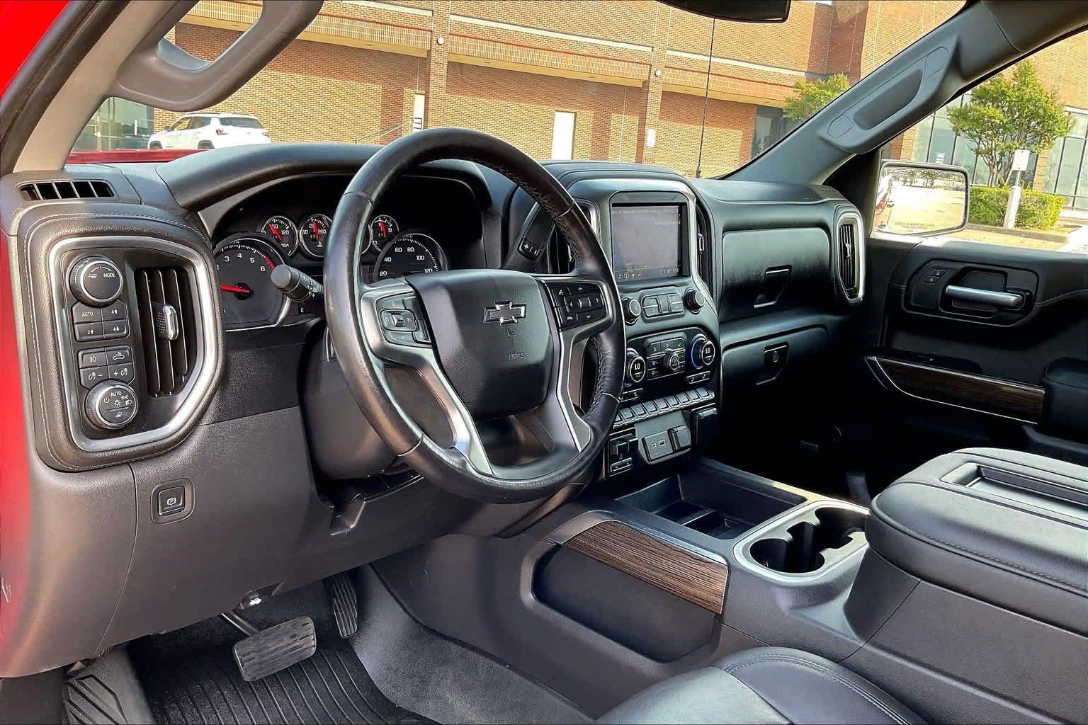 Used 2021 Chevrolet Silverado 1500 LT Trail Boss w/ Convenience Package II AWD/4WD image 2