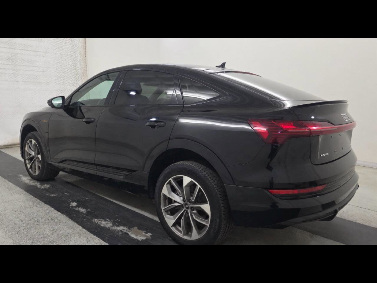 Used 2021 Audi e-tron Premium Plus w/ Premium Plus Package AWD/4WD image 2
