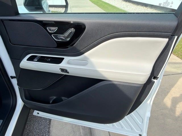 Used 2025 Lincoln Aviator 2WD image 42