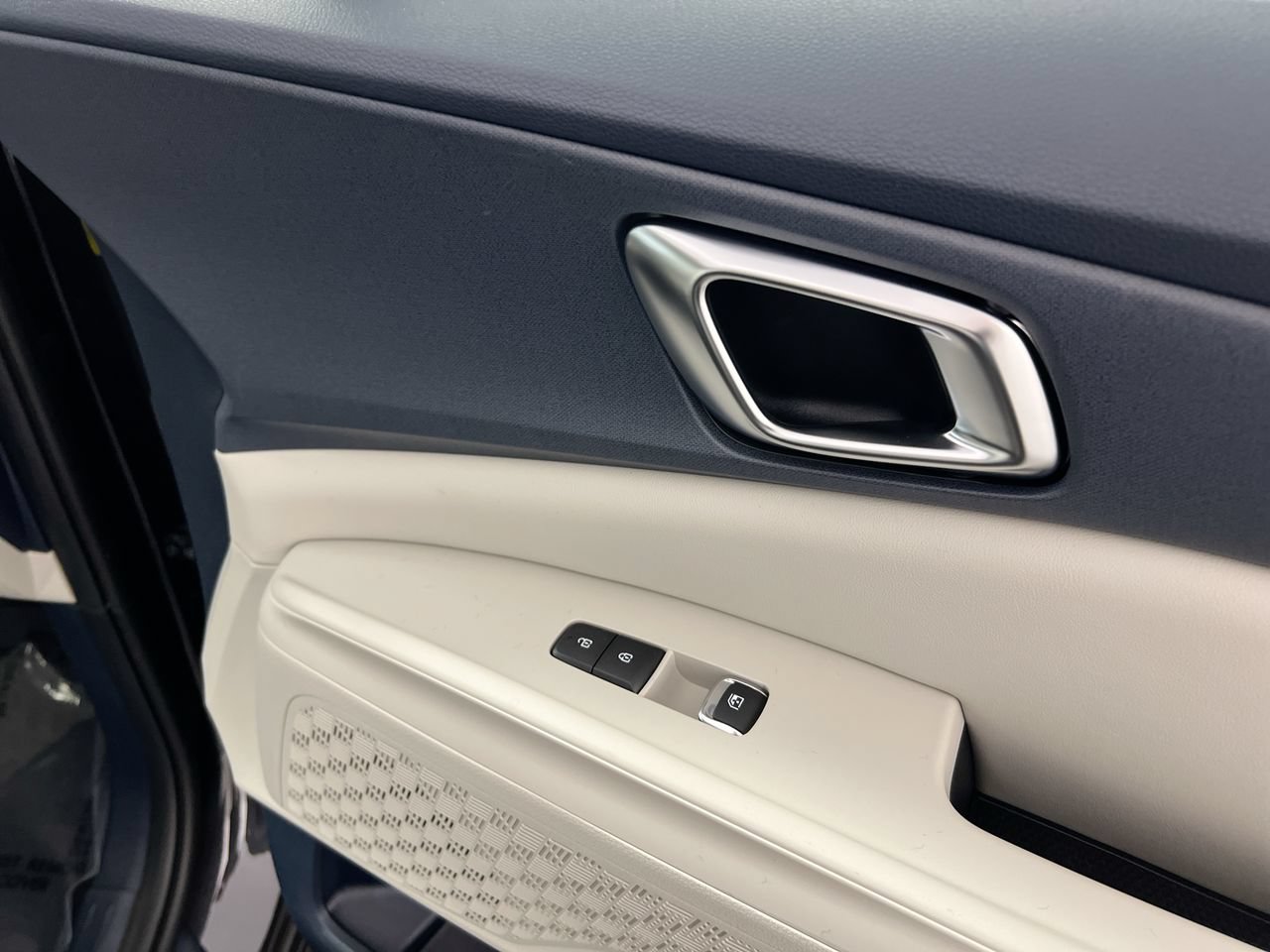 New 2026 Kia Carnival EX FWD image 32