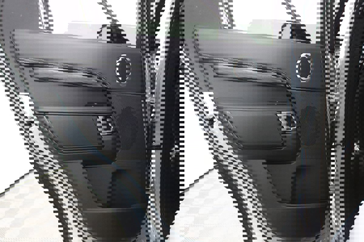 Used 2022 Land Rover Discovery S R-Dynamic image 25