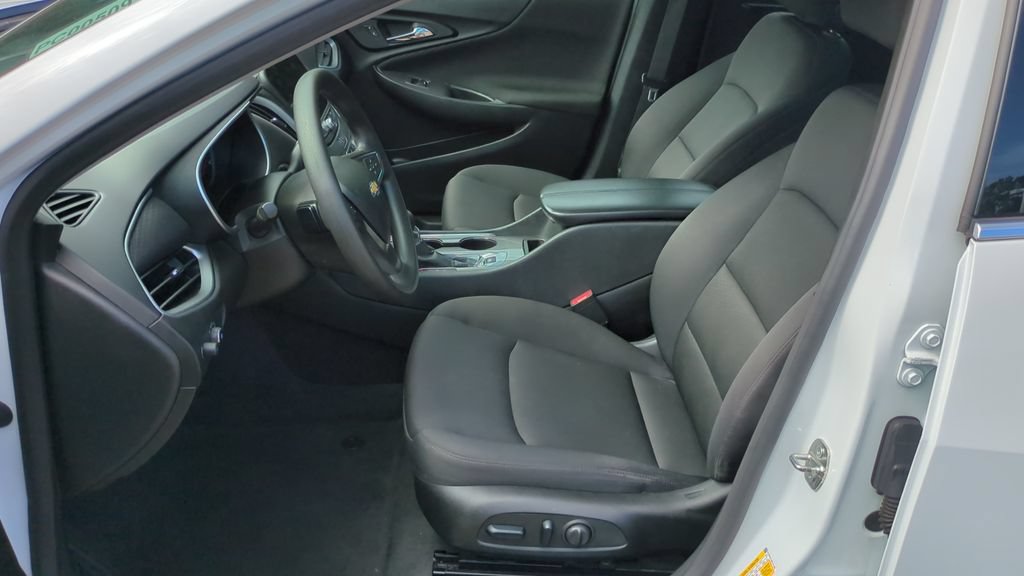 Used 2024 Chevrolet Malibu LT FWD image 11