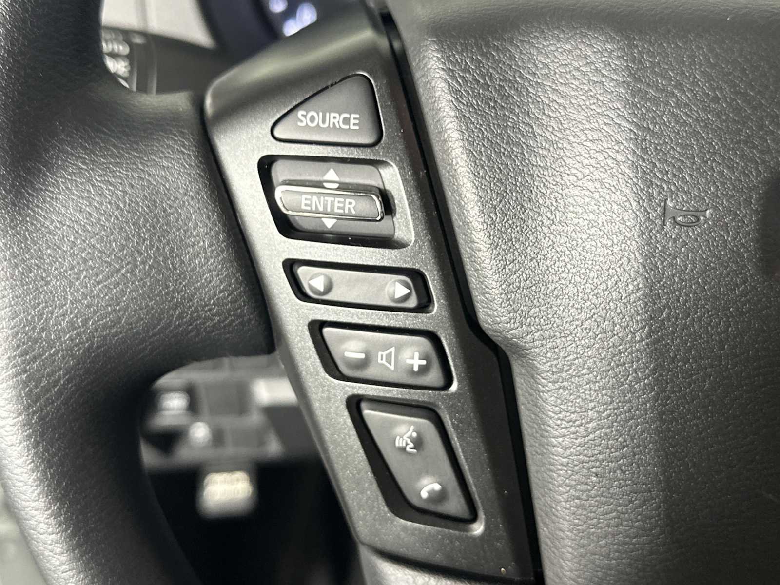 Used 2025 Nissan Frontier SV RWD image 32