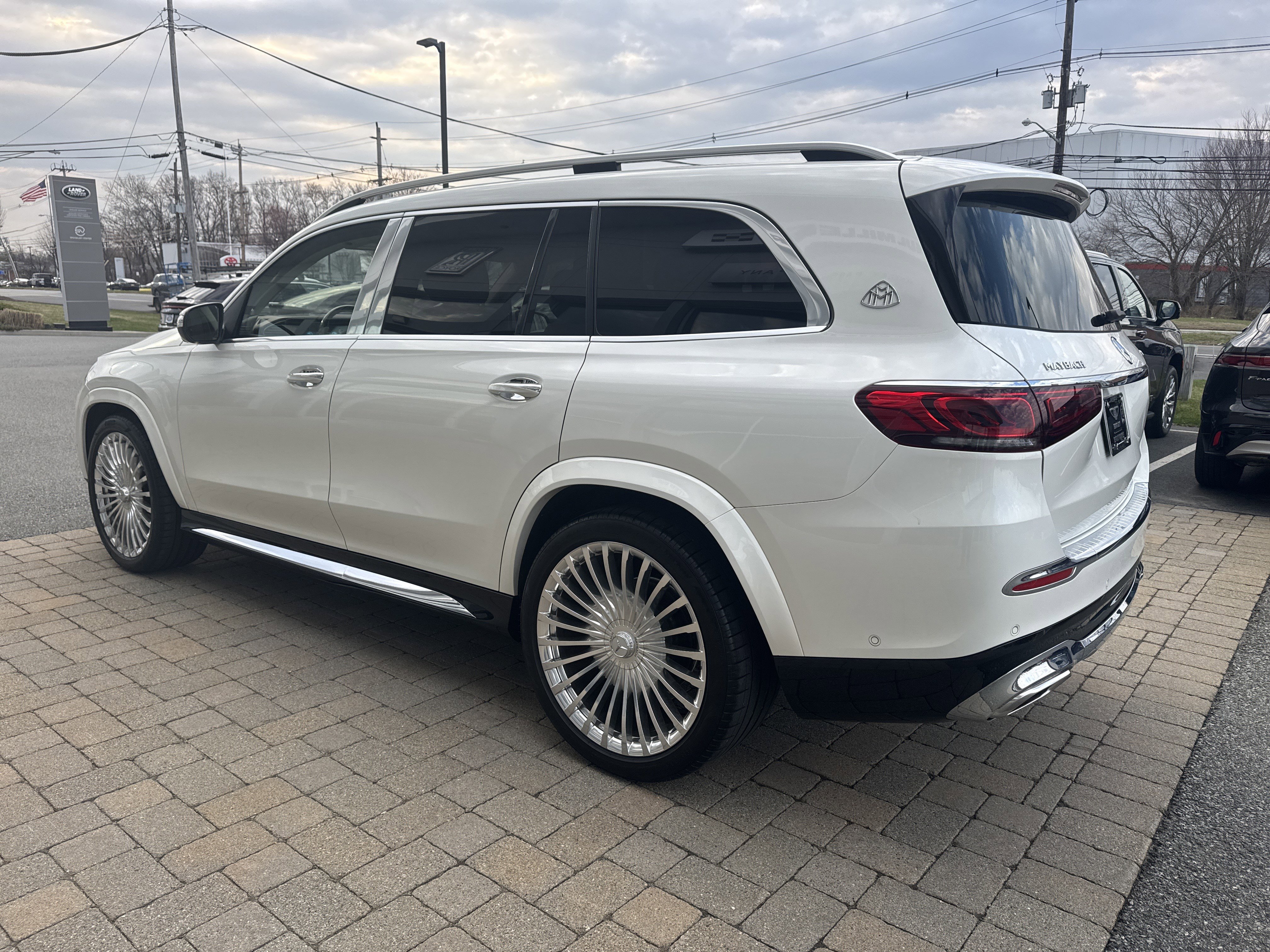 Used 2023 Mercedes-Benz Maybach GLS 600 4MATIC image 3
