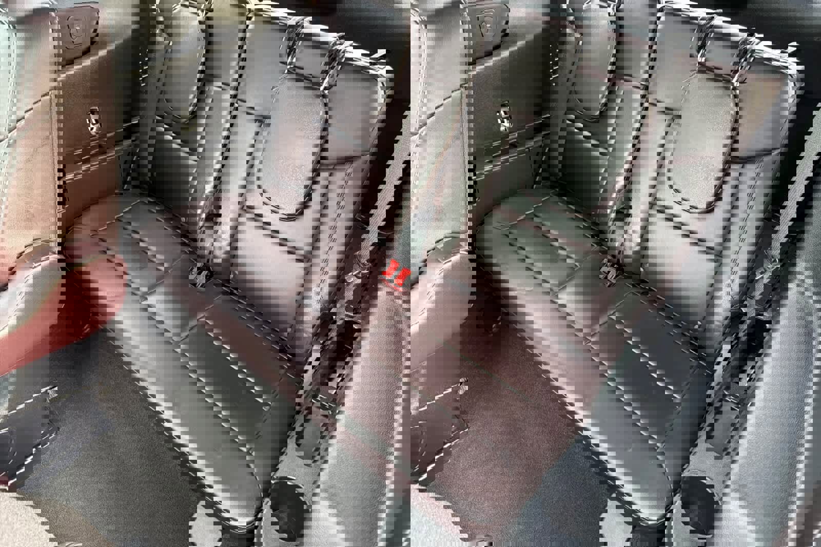 Certified 2025 Ford Explorer Platinum w/ LUX Leather Package image 15