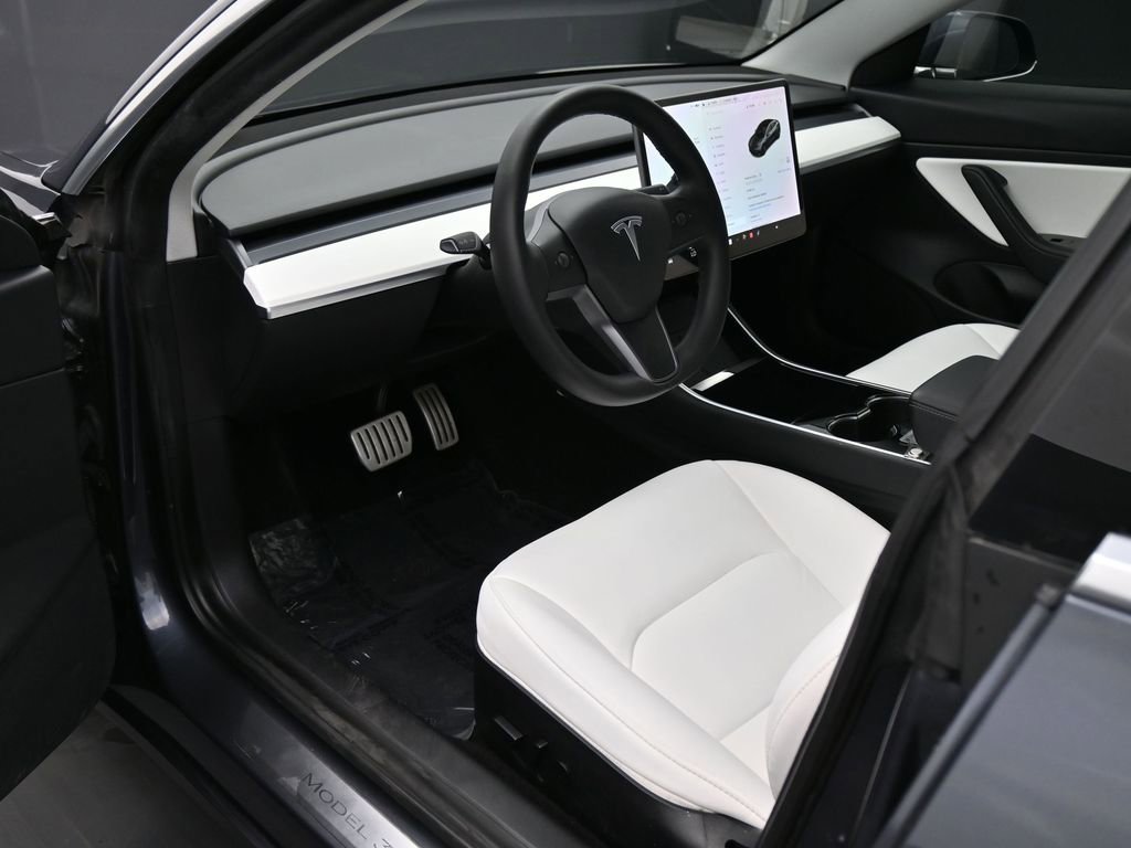 Used 2020 Tesla Model 3 Performance image 2