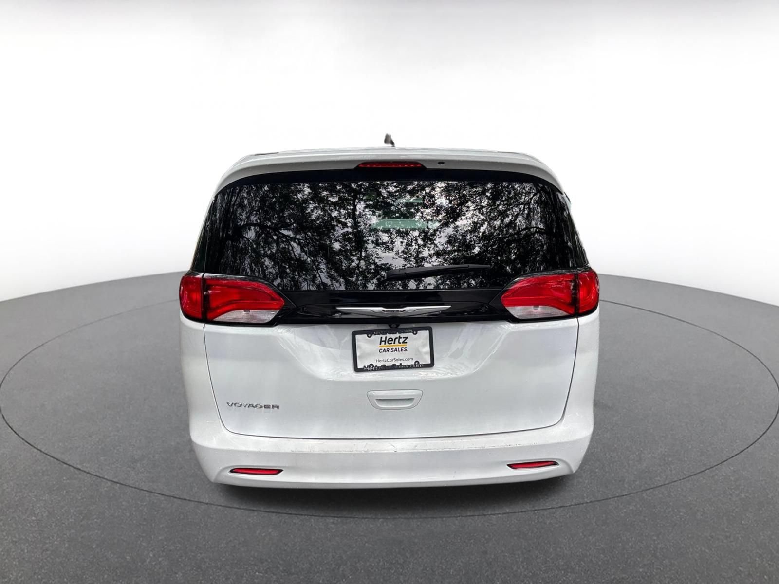 Used 2023 Chrysler Voyager LX FWD image 9