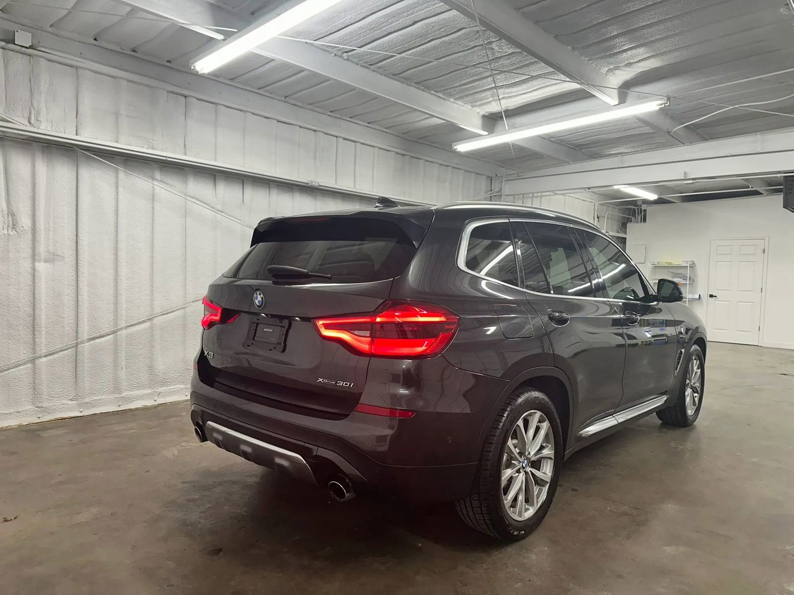 Used 2019 BMW X3 xDrive30i w/ Executive Package AWD/4WD image 4