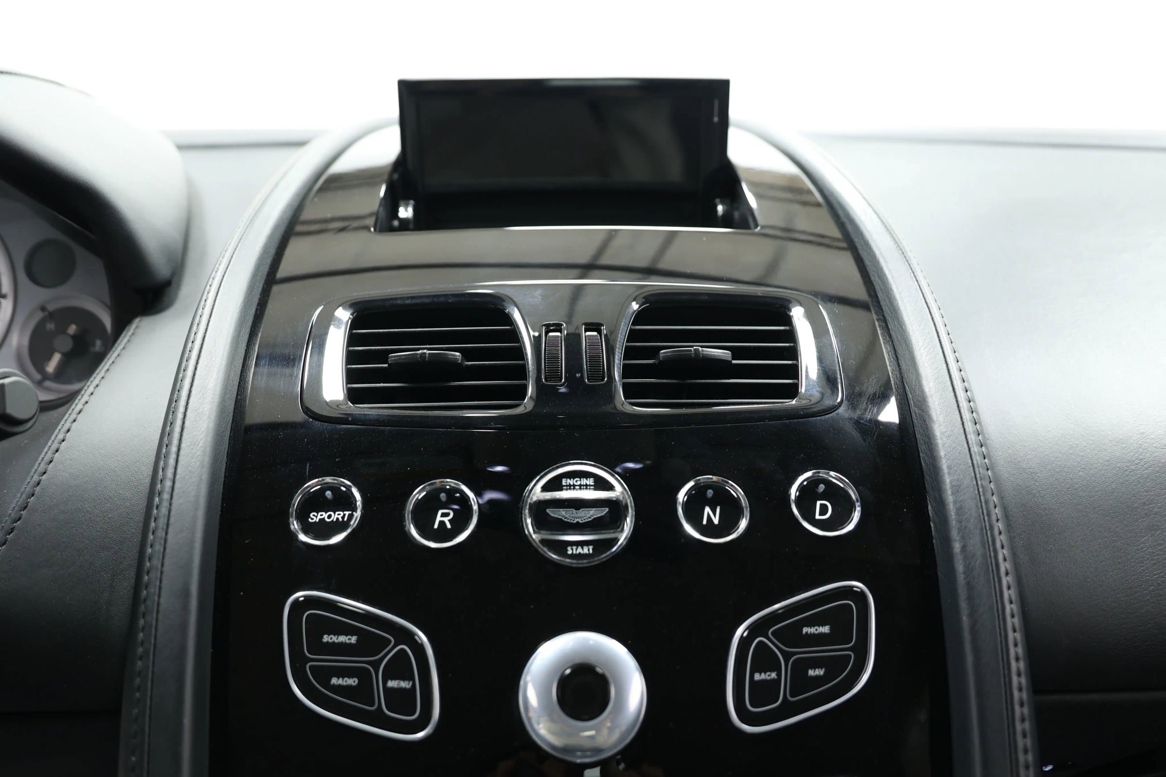 Used 2016 Aston Martin V8 Vantage S image 23