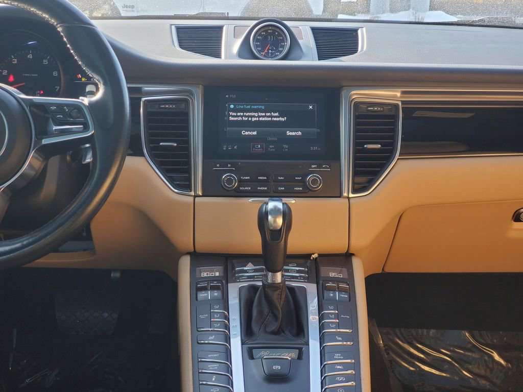 Used 2018 Porsche Macan image 27