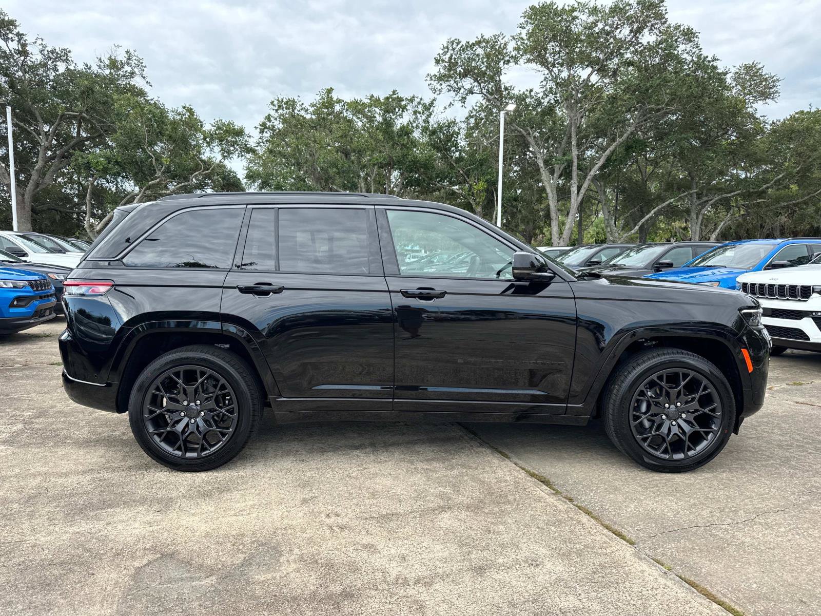 New 2026 Jeep Grand Cherokee Summit w/ Obsidian Package AWD/4WD image 2