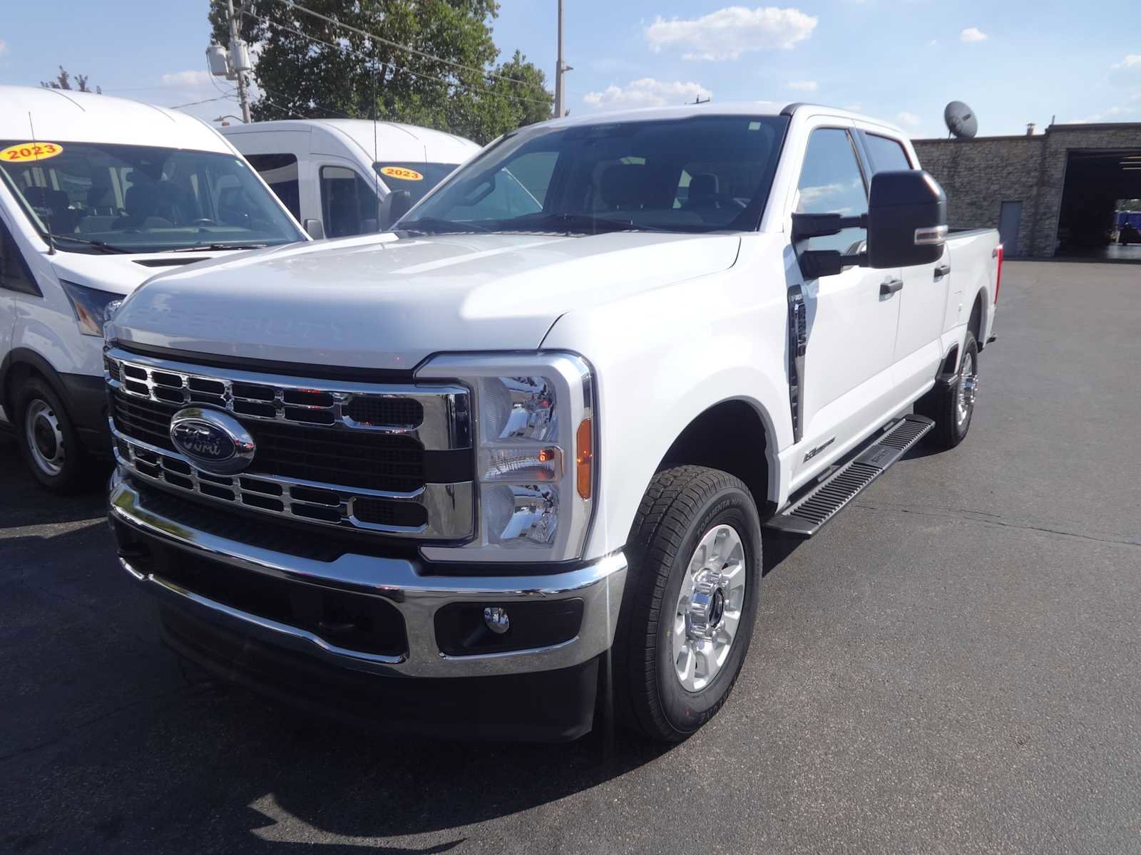 Used 2024 Ford F350 XLT image 3