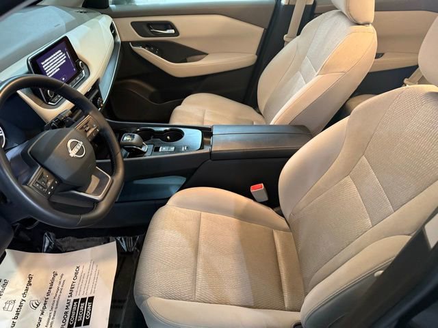 Certified 2025 Nissan Rogue SV image 9