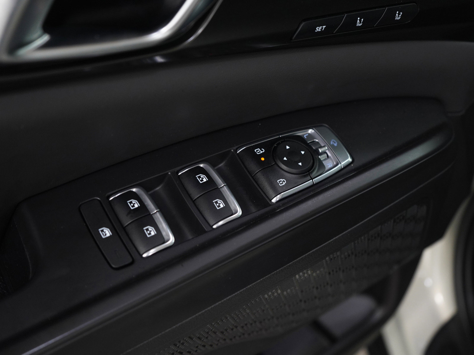 Used 2025 Kia Carnival SX Prestige image 23