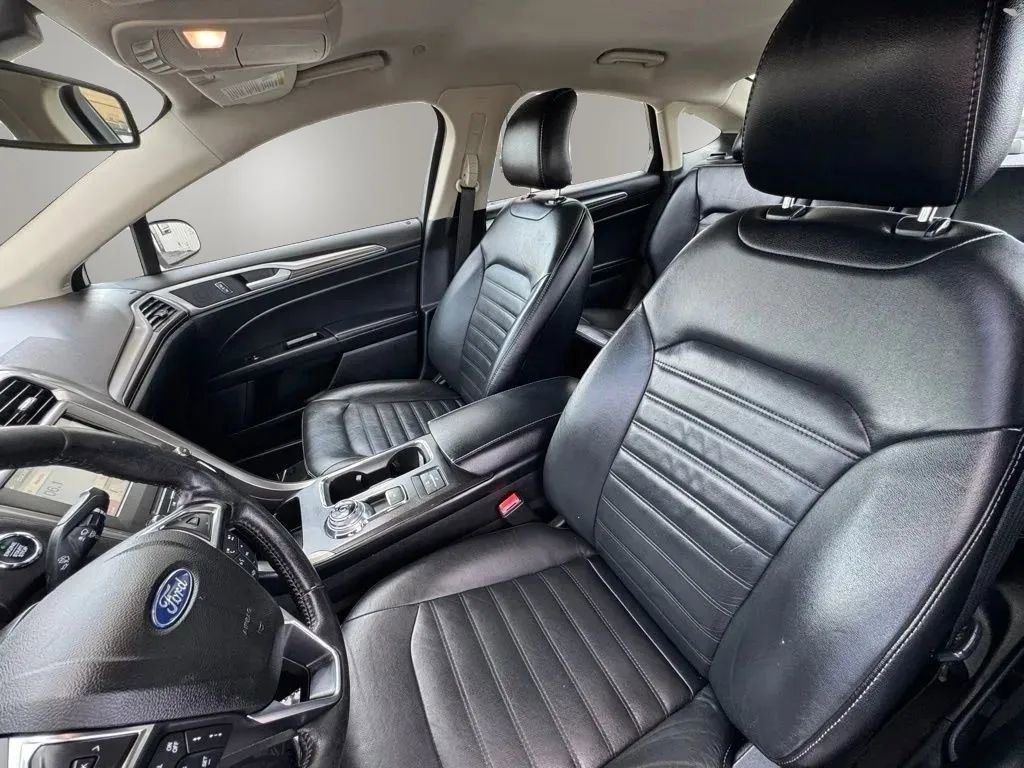 Used 2018 Ford Fusion SE w/ Equipment Group 602A FWD image 11
