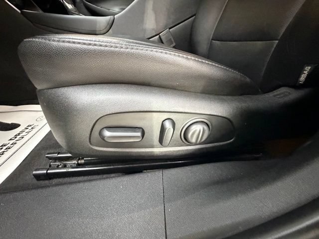 Used 2016 Chevrolet Malibu LT w/ Leather Package FWD image 28