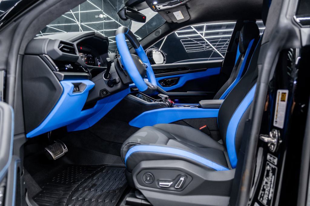 Used 2025 Lamborghini Urus SE image 42