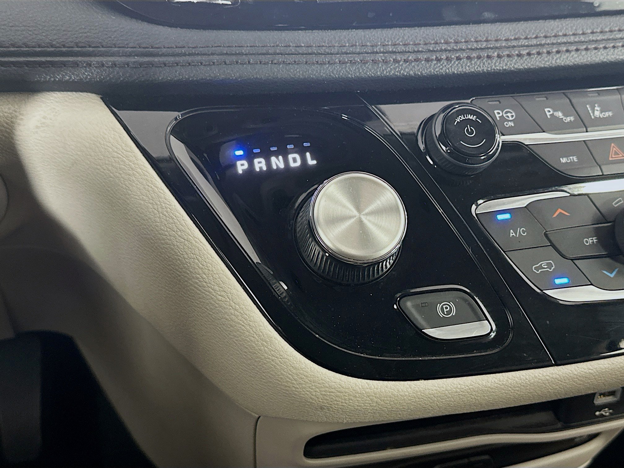 Used 2020 Chrysler Pacifica Limited w/ Advanced Safetytec Group FWD image 25