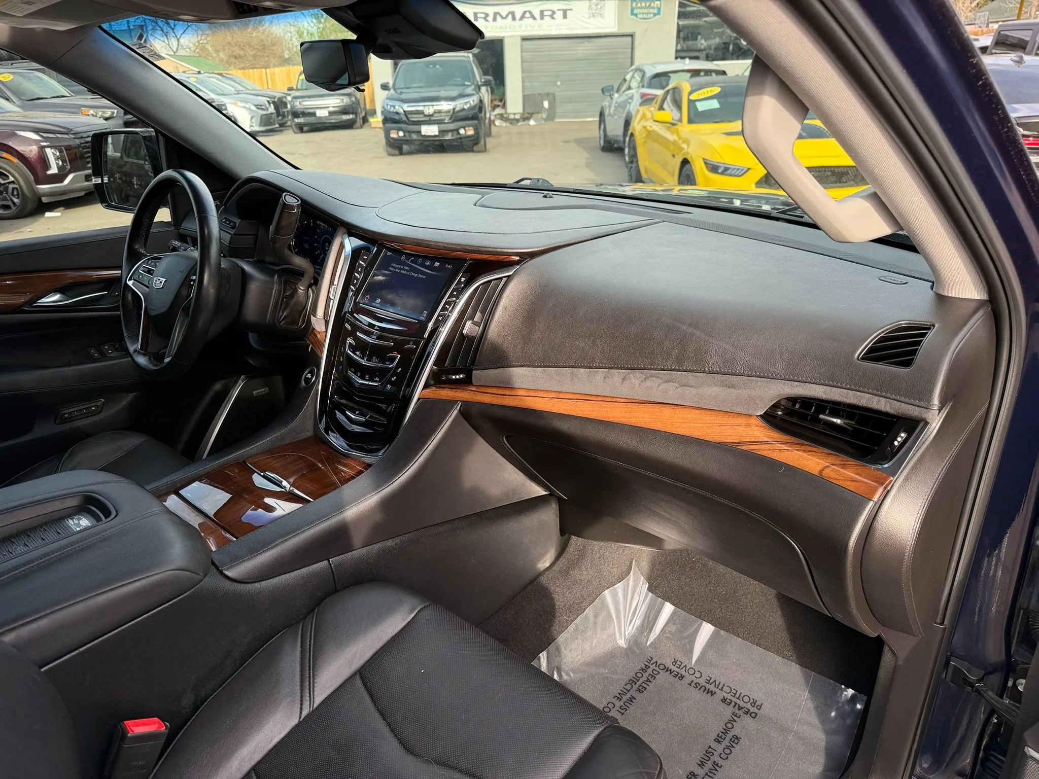 Used 2017 Cadillac Escalade Premium Luxury image 23