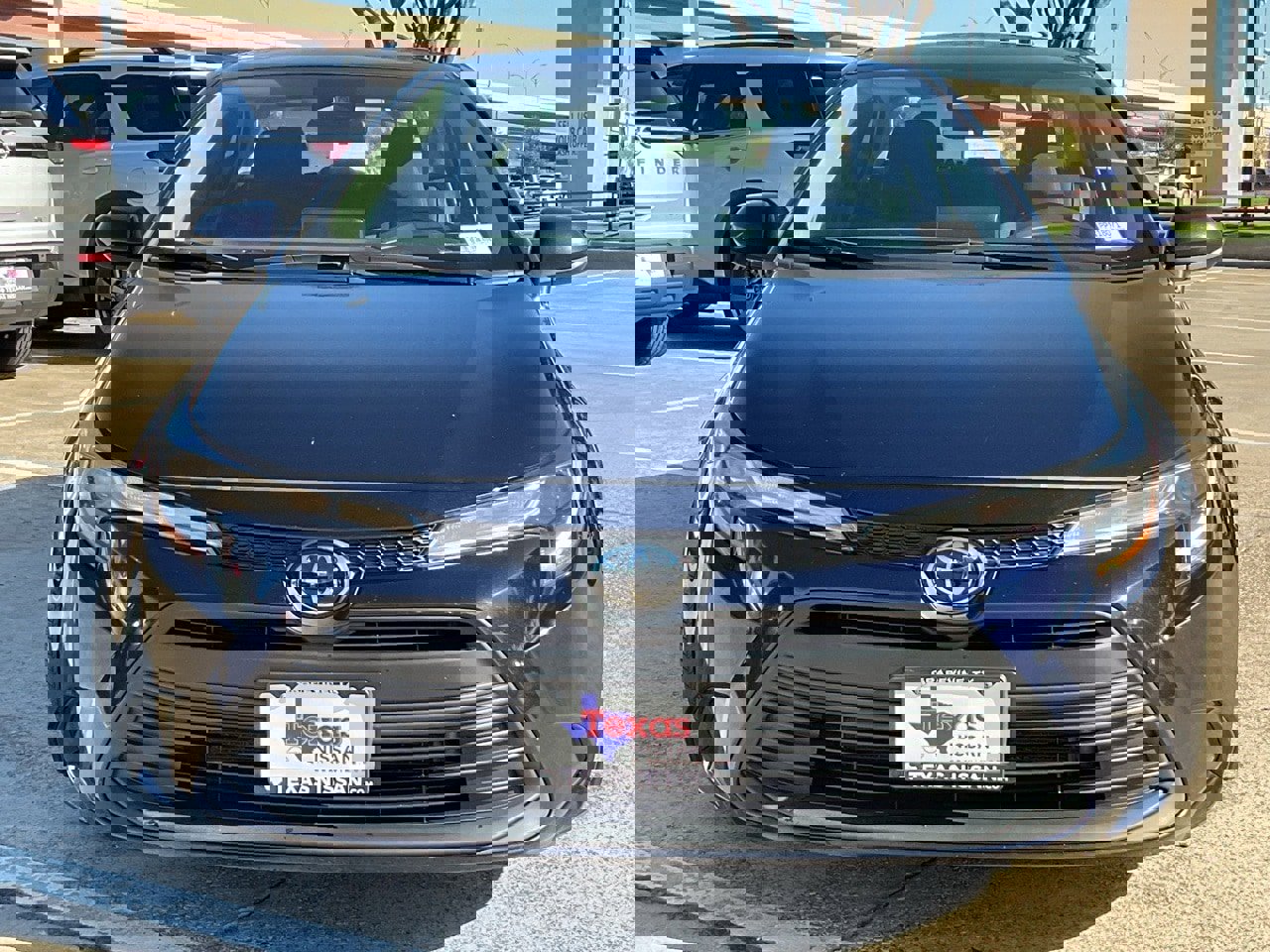 Used 2024 Toyota Corolla LE image 3