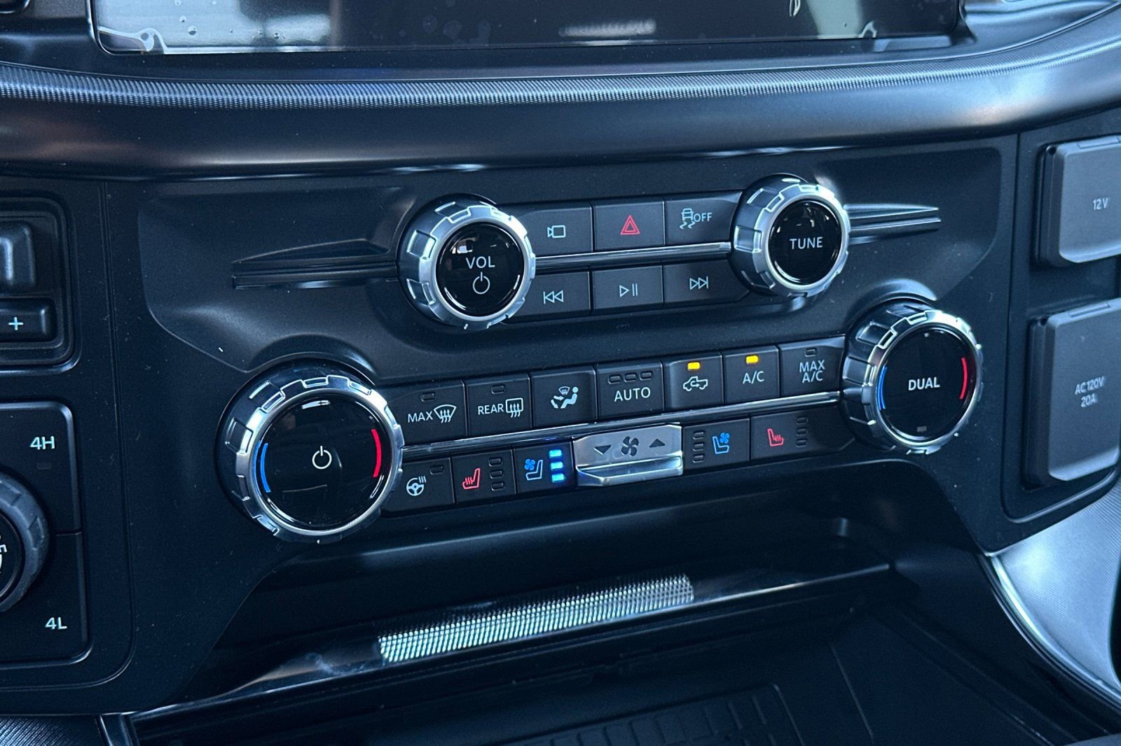 New 2025 Ford F150 Platinum w/ FX4 Off-Road Package image 19