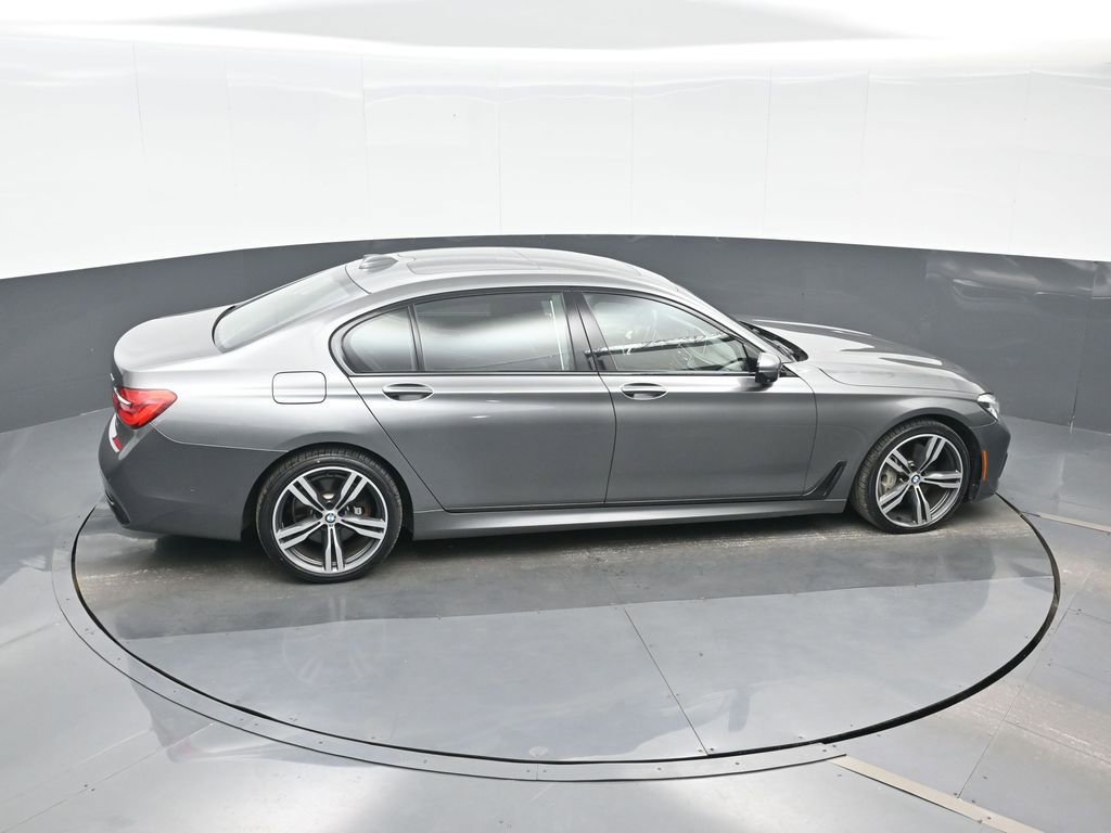 Used 2019 BMW 750i w/ Luxury Rear Seating Package RWD image 22