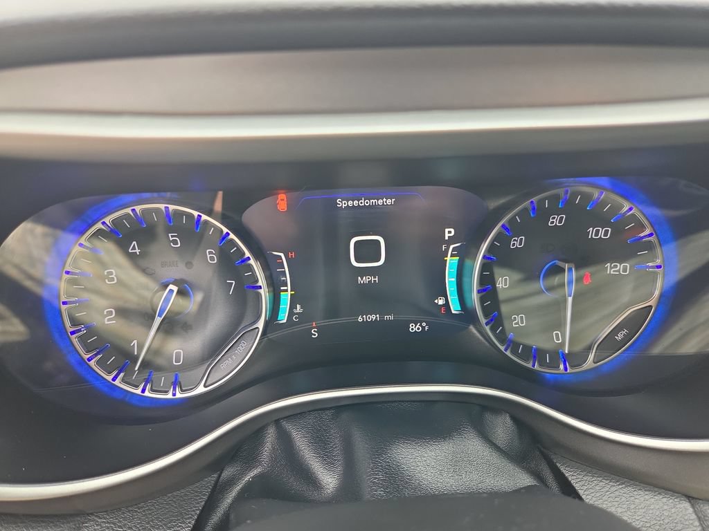 Used 2024 Chrysler Pacifica Touring-L FWD image 14