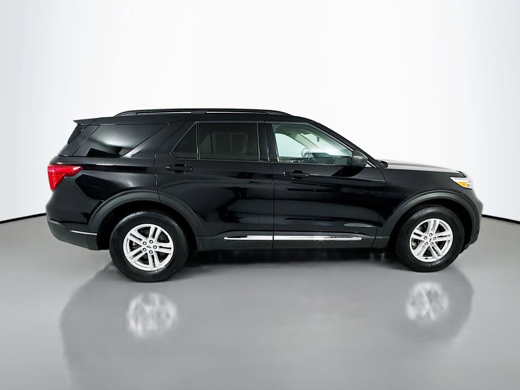 Used 2024 Ford Explorer XLT AWD/4WD image 9