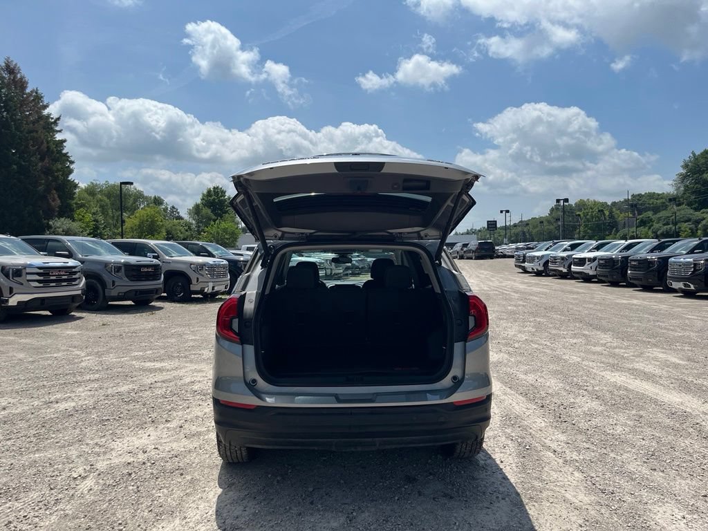Used 2024 GMC Terrain SLE w/ Driver Convenience Package AWD/4WD image 11