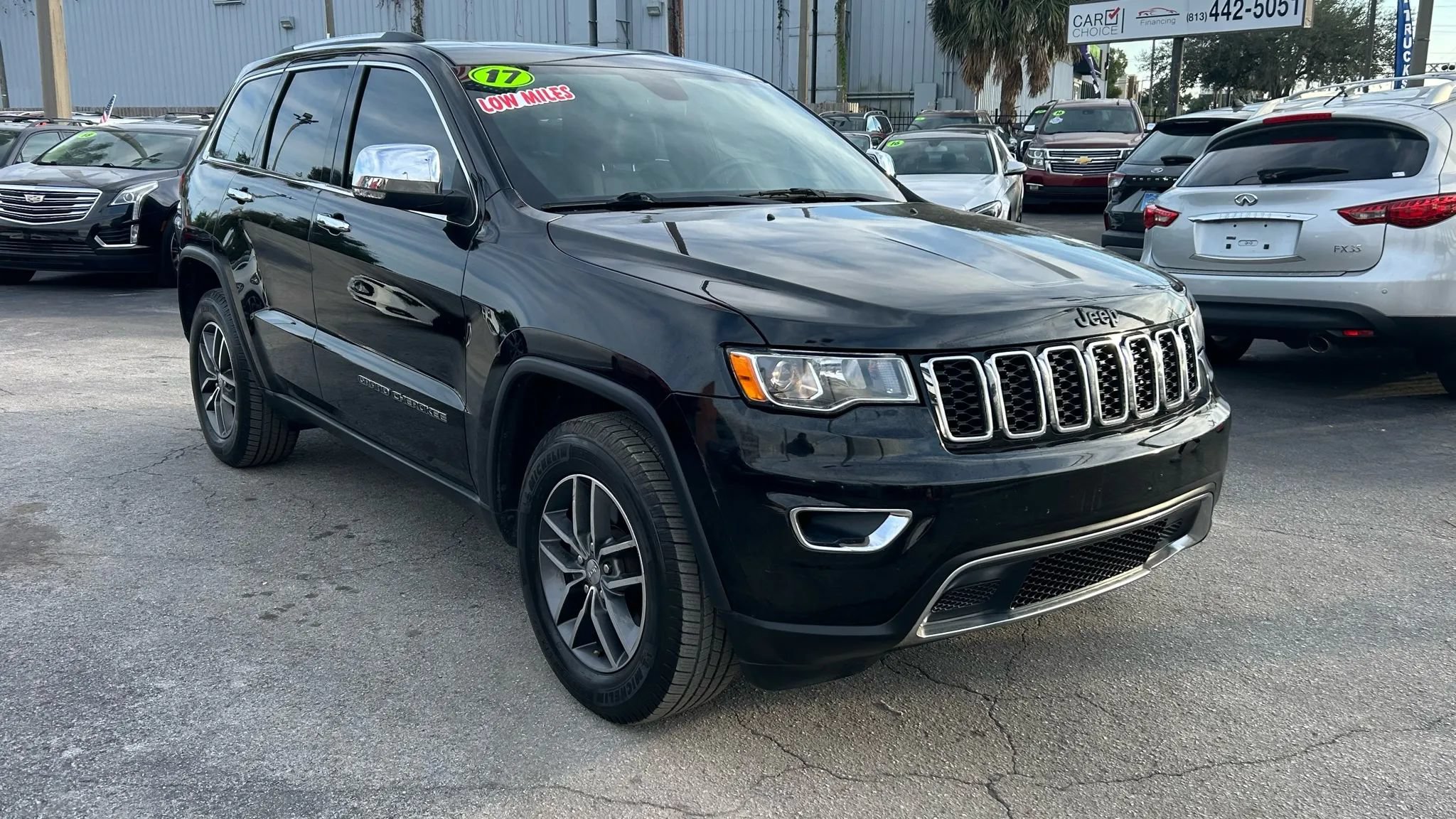 Used 2017 Jeep Grand Cherokee Limited AWD/4WD image 4