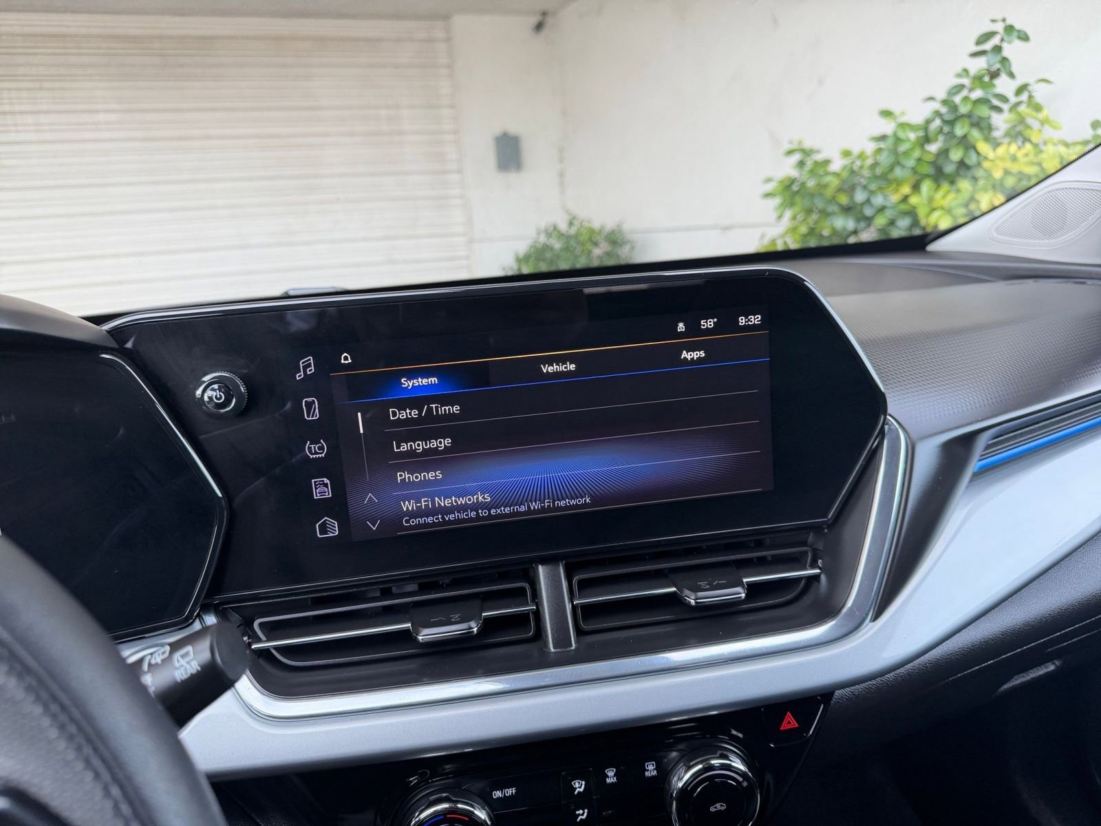 Used 2025 Chevrolet Trax LT image 20