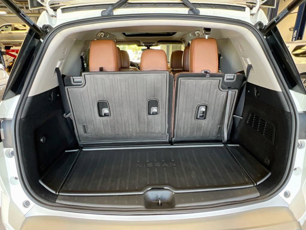 Used 2023 Nissan Pathfinder Platinum FWD image 27