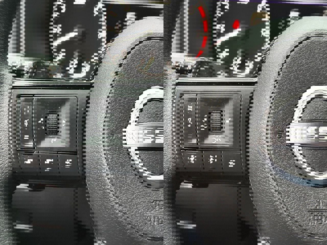 Certified 2023 Nissan Rogue SV image 17