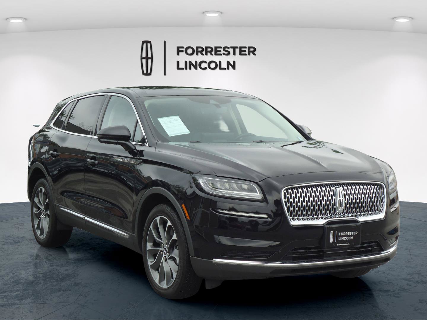 Used 2023 Lincoln Nautilus Reserve w/ Class II Trailer Tow Package AWD/4WD image 1