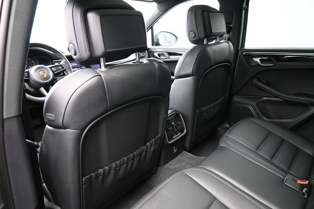 Certified 2026 Porsche Macan AWD/4WD image 8