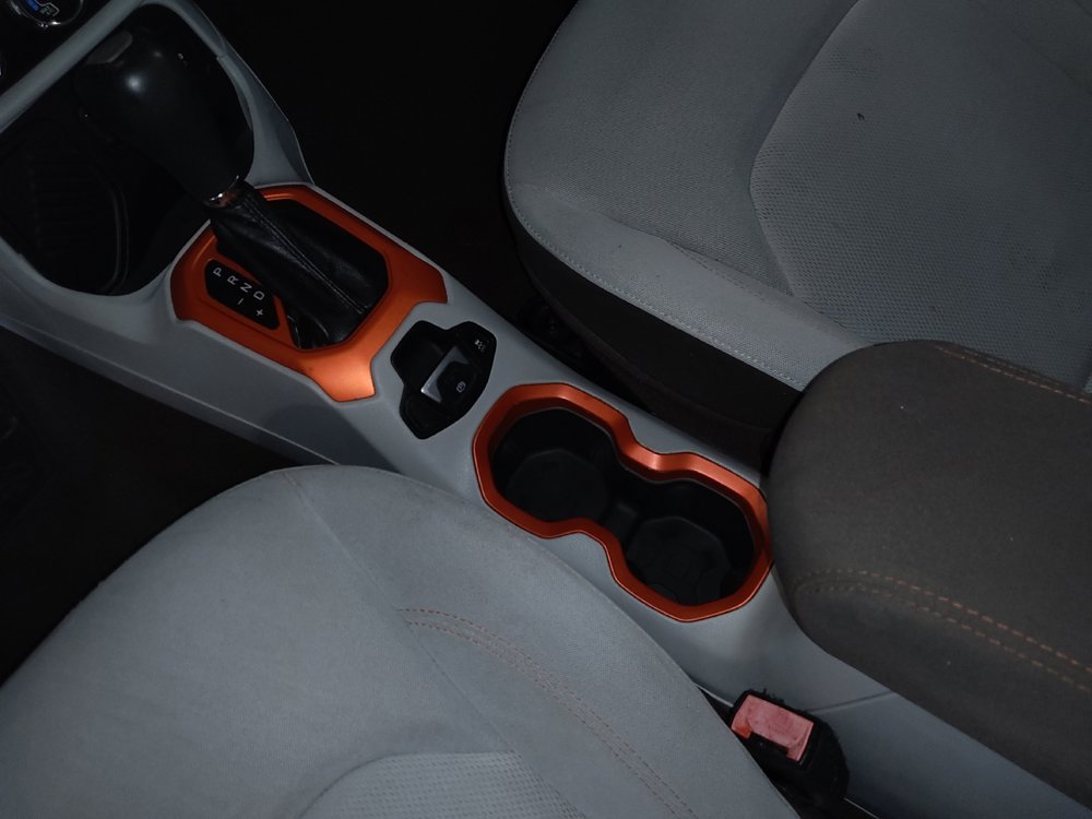 Used 2015 Jeep Renegade Latitude FWD image 26