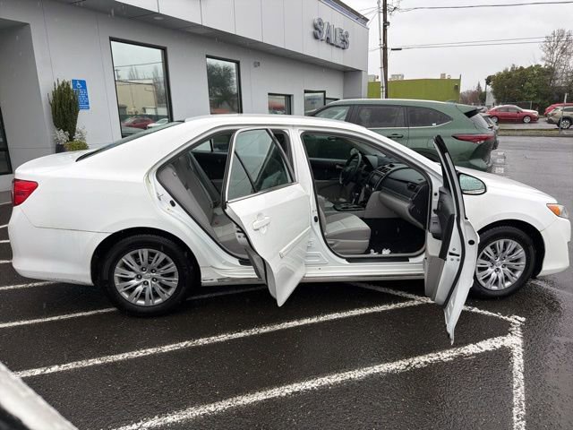 Used 2013 Toyota Camry LE image 13