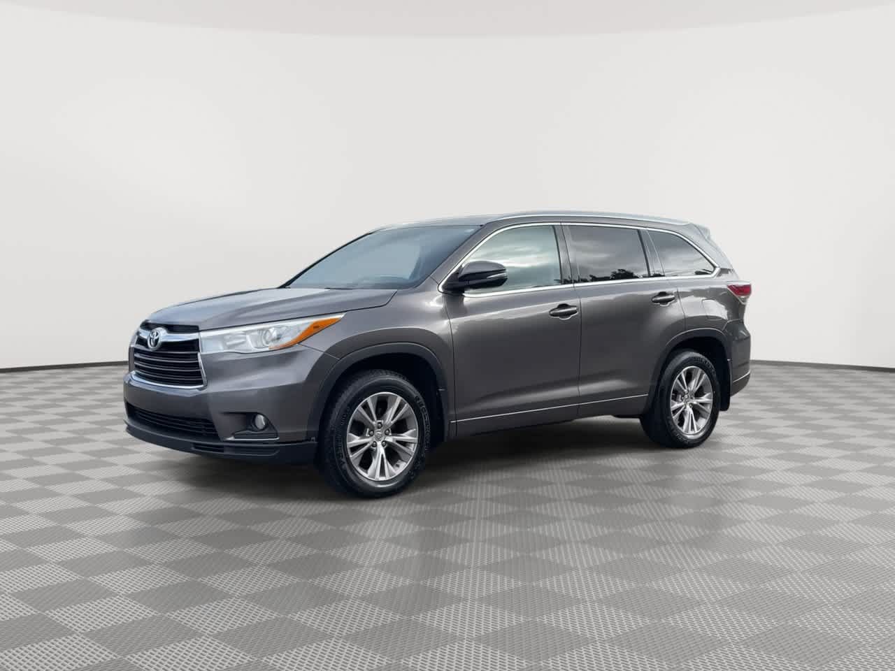 Used 2015 Toyota Highlander XLE AWD/4WD image 4