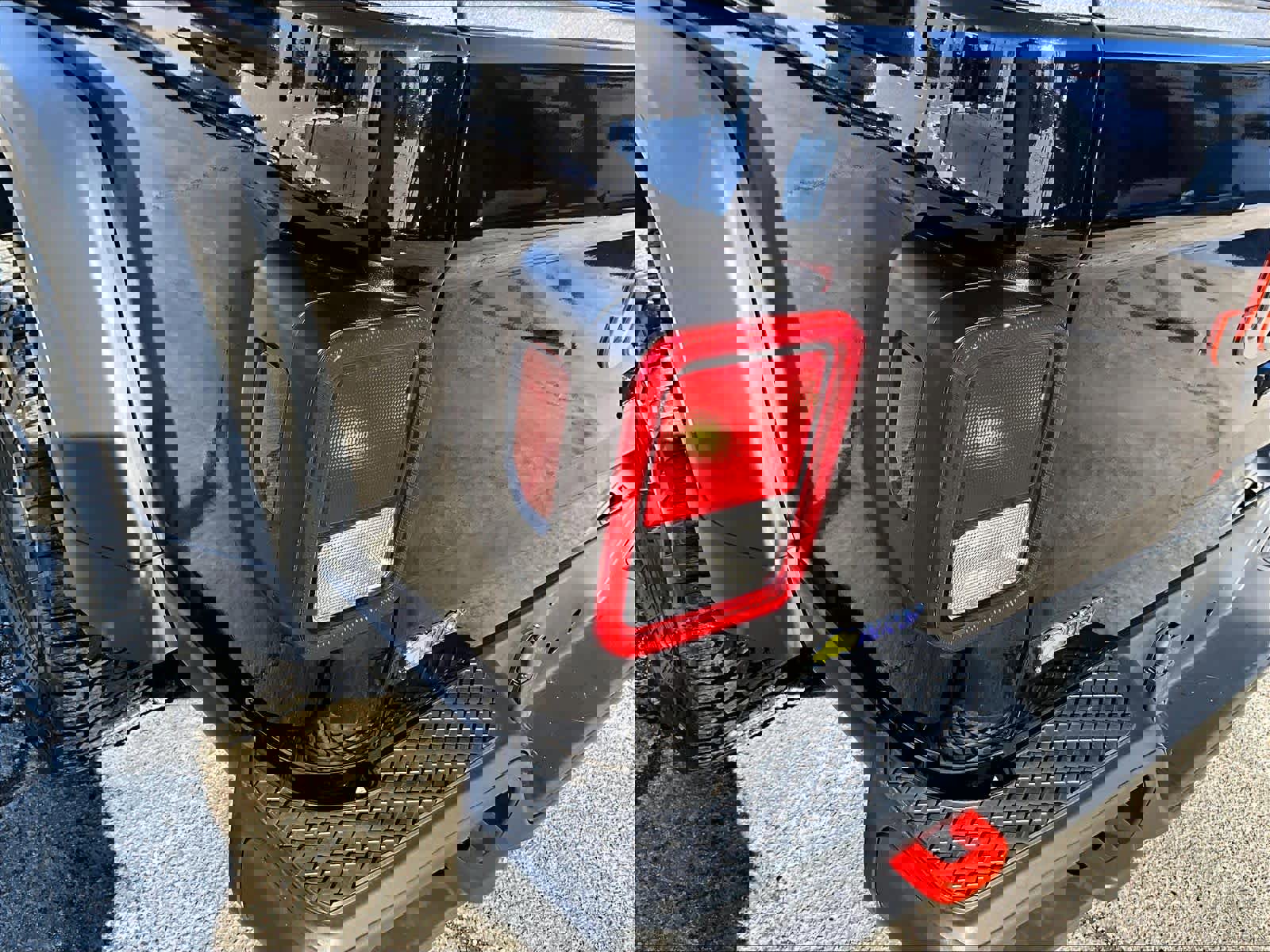 Used 2022 Jeep Gladiator Mojave w/ Cold Weather Group image 34