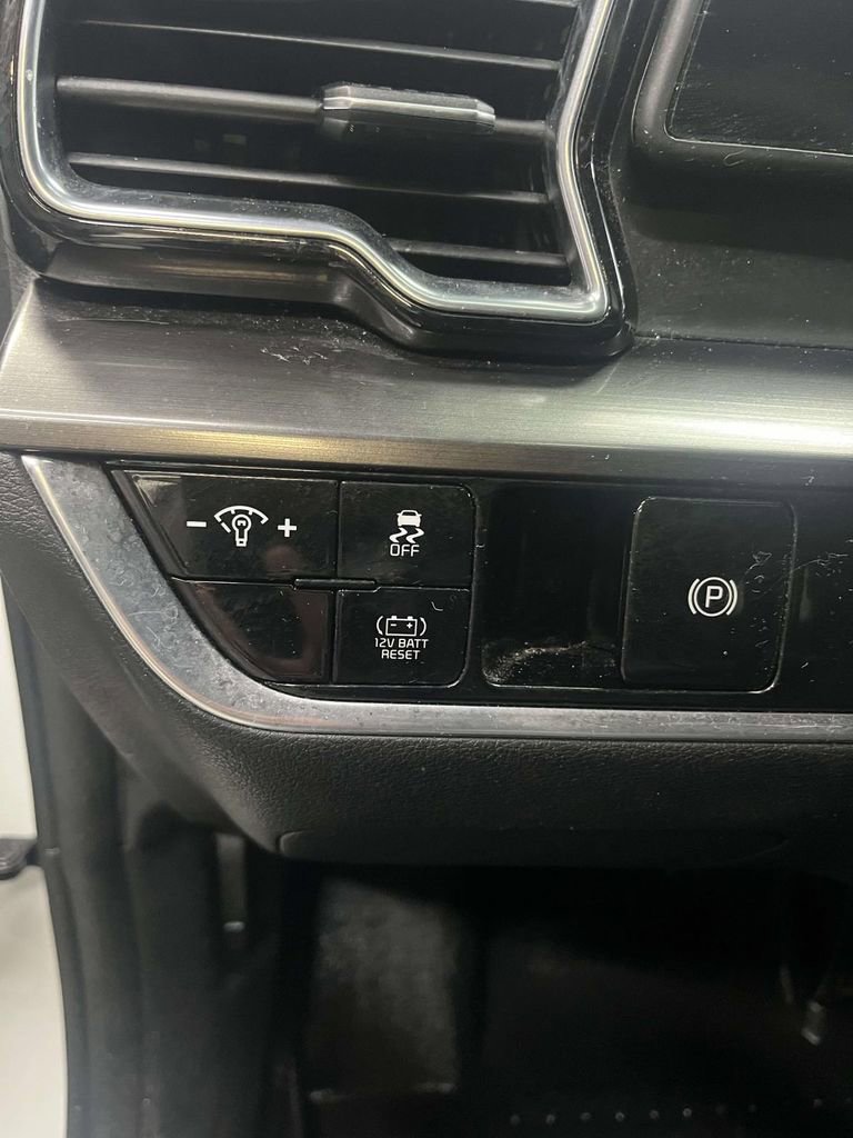 Used 2023 Kia Sportage EX image 16