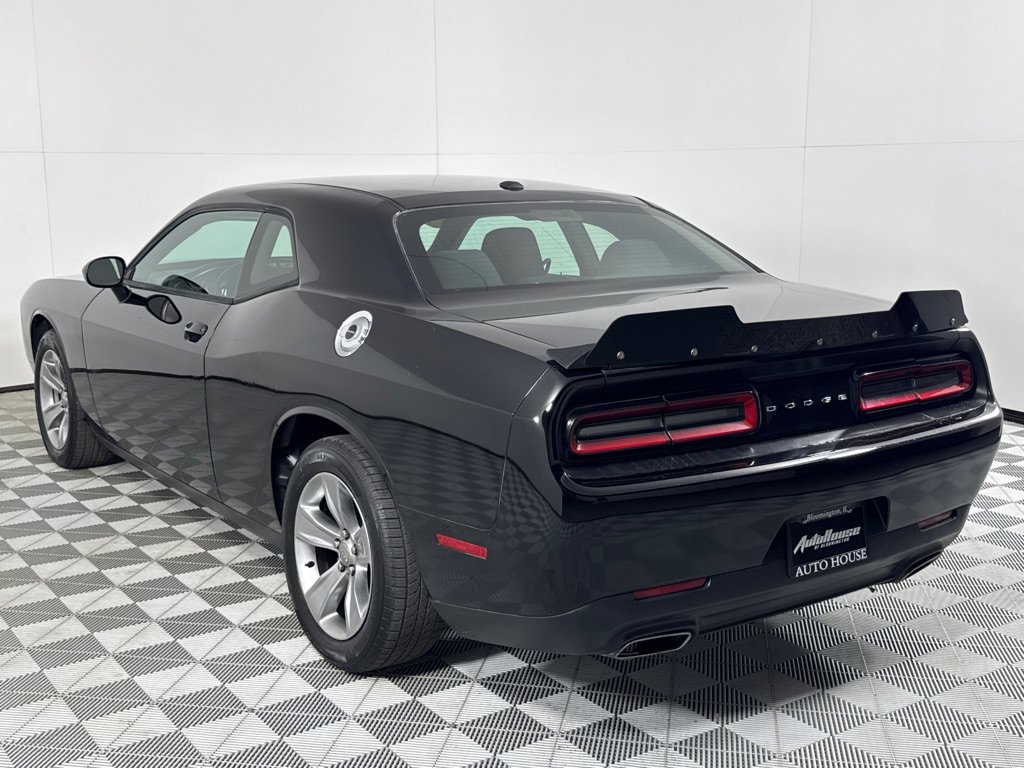 Used 2016 Dodge Challenger SXT image 7