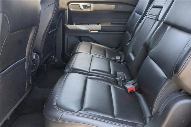 Used 2023 Ford Explorer XLT w/ Equipment Group 202A RWD image 25