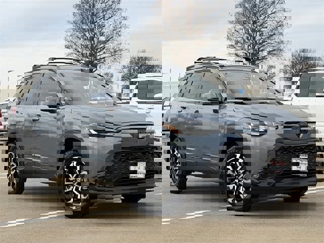 Certified 2024 Toyota Corolla Cross SE image 3