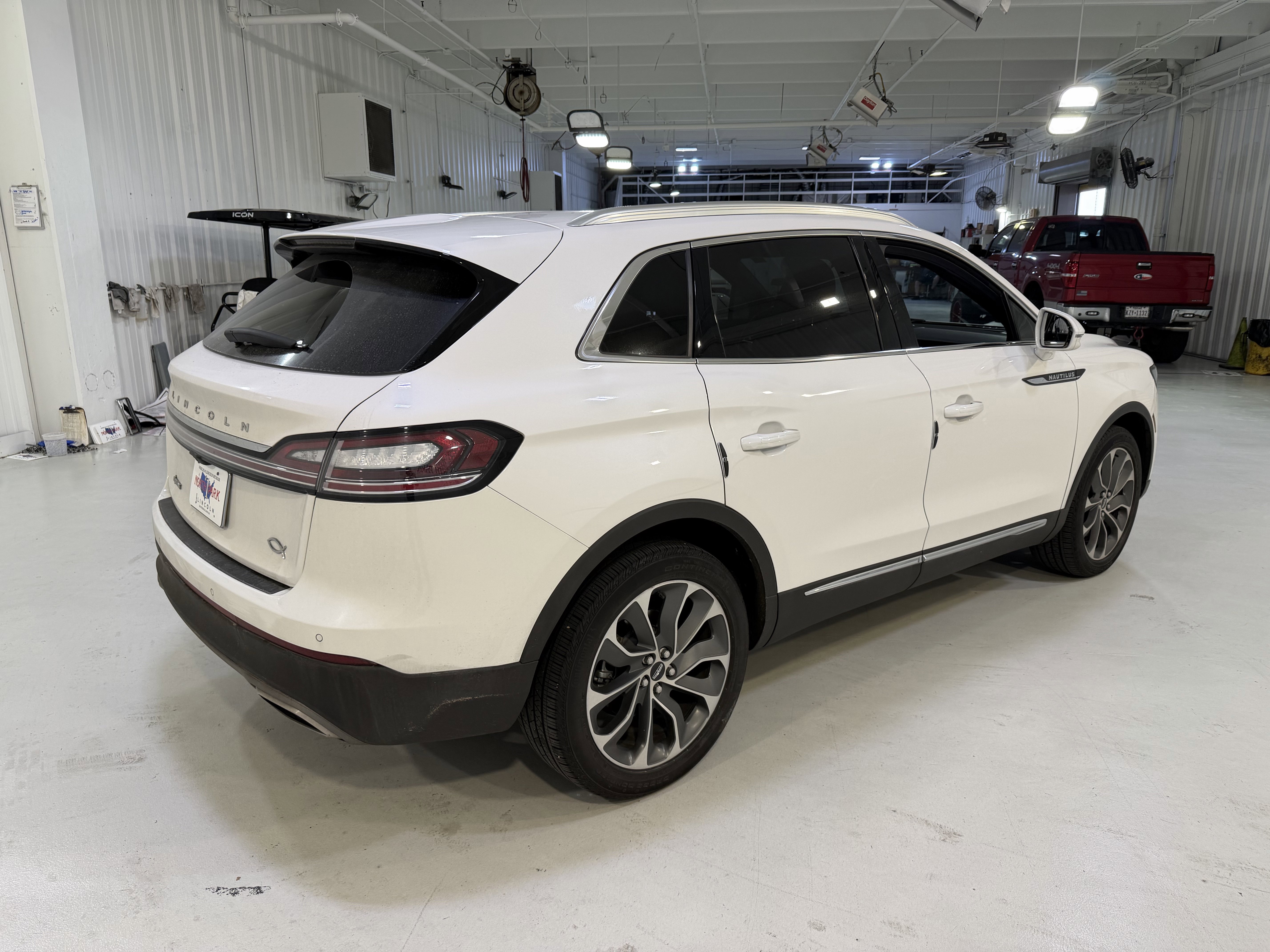 Used 2023 Lincoln Nautilus Reserve w/ Luxury Package FWD image 5